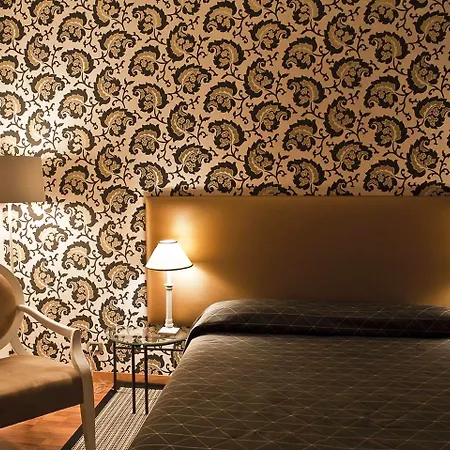 阿尔拉姆酒店 4*