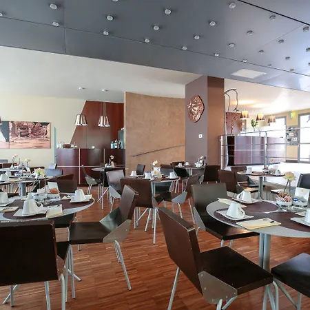 阿尔拉姆酒店 4*